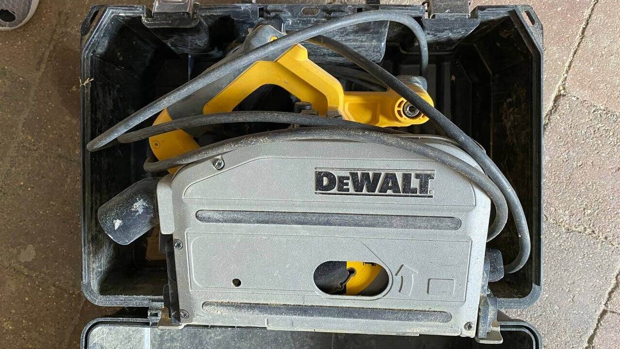 Handheld circular saw