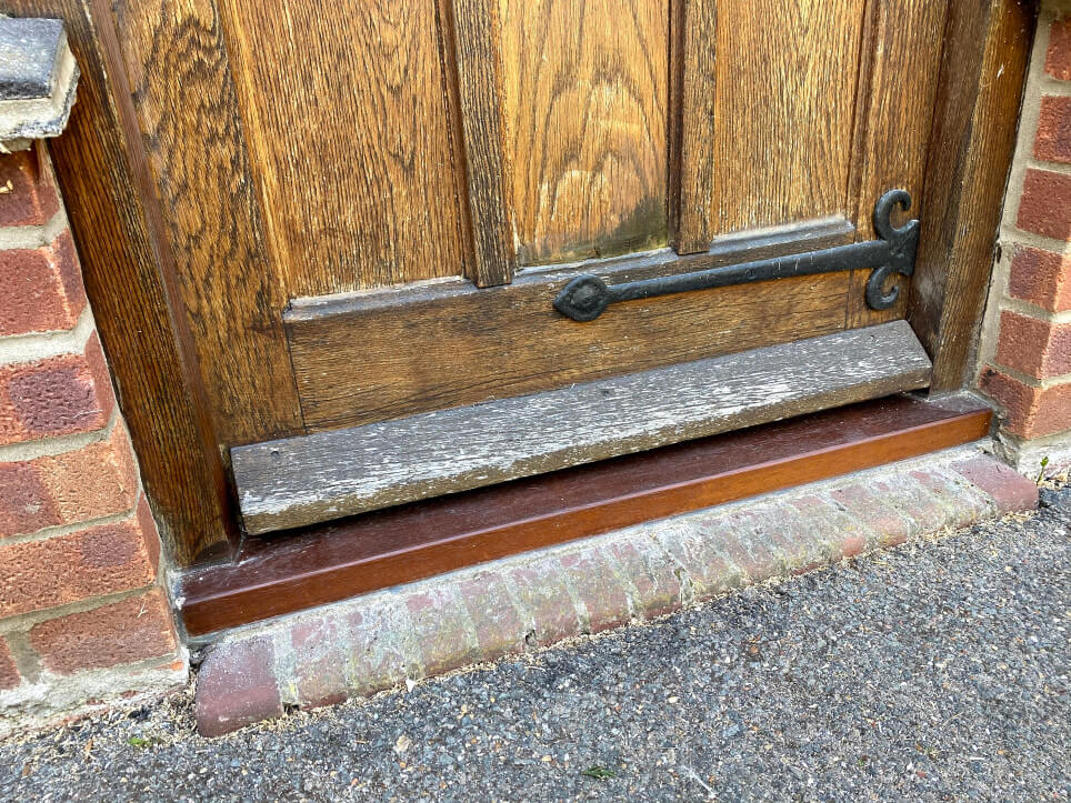 Sill of clearance door