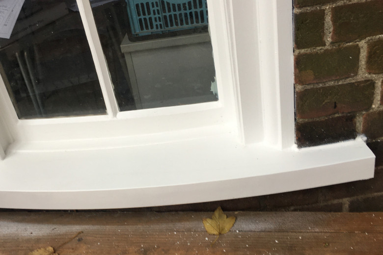 Restoration of a sash window sill with a curve | after
